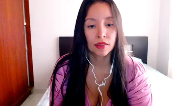 Snapshot of emely_sexx20 chatting on 02/22/25, 06:52 emely sexx20 online show from 02/22/25, 06:52