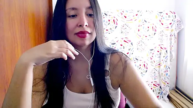 Snapshot of emely_sexx20 chatting on 03/02/25, 04:53 emely sexx20 online show from 03/02/25, 04:53