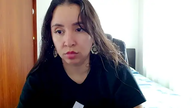 Snapshot of emely_sexx20 chatting on 09/08/25, 04:17 emely sexx20 online show from 09/08/25, 04:17