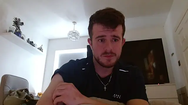 Snapshot of maxy49 chatting on 11/02/25, 01:02 maxy49 online show from 11/02/25, 01:02