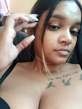 Snapshot of Indianqueen03 chatting on 12/17/25, 12:22 Indianqueen03 online show from 12/17/25, 12:22