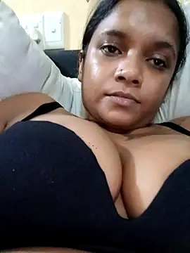 Snapshot of Indianqueen03 chatting on 03/18/26, 06:44 Indianqueen03 online show from 03/18/26, 06:44