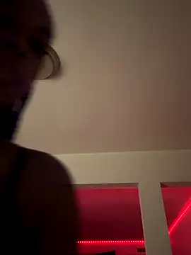 Snapshot of Your_Paris chatting on 11/10/25, 12:26 Your Paris online show from 11/10/25, 12:26