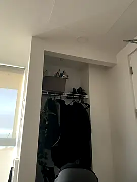 Snapshot of Your_Paris chatting on 11/16/25, 03:39 Your Paris online show from 11/16/25, 03:39