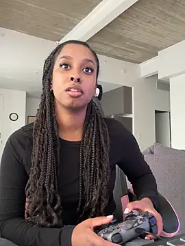 Snapshot of Your_Paris chatting on 12/02/25, 07:20 Your Paris online show from 12/02/25, 07:20