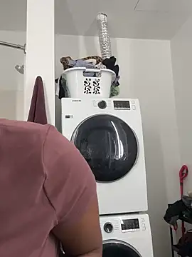 Snapshot of Your_Paris chatting on 12/13/25, 07:53 Your Paris online show from 12/13/25, 07:53