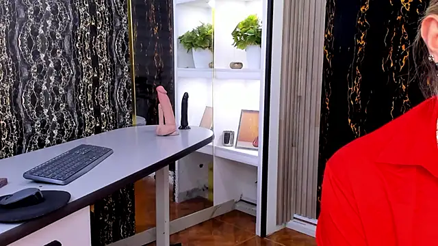 MissEscarleth online show from 01/14/25, 07:48