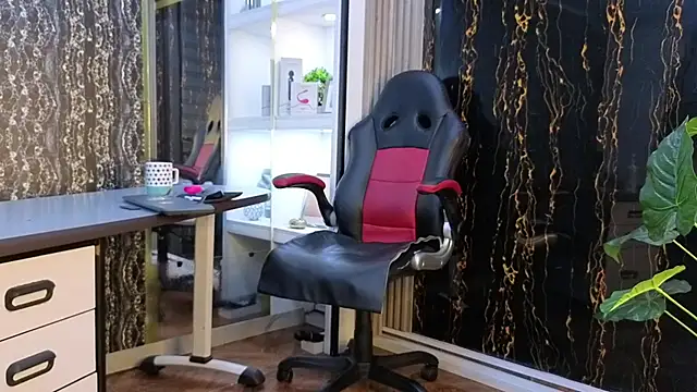 MissEscarleth online show from 09/30/25, 02:49