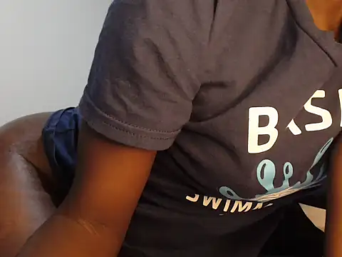 Snapshot of wetpussy_ebony chatting on 12/18/24, 03:00 wetpussy ebony online show from 12/18/24, 03:00