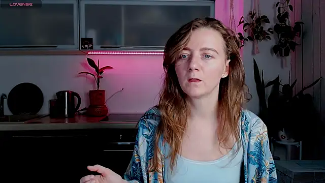 Snapshot of Elly_Helly chatting on 11/05/25, 08:42 Elly Helly online show from 11/05/25, 08:42