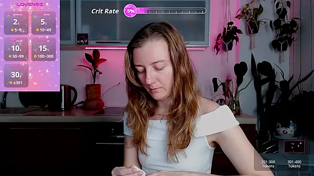 Snapshot of Elly_Helly chatting on 11/21/25, 08:51 Elly Helly online show from 11/21/25, 08:51