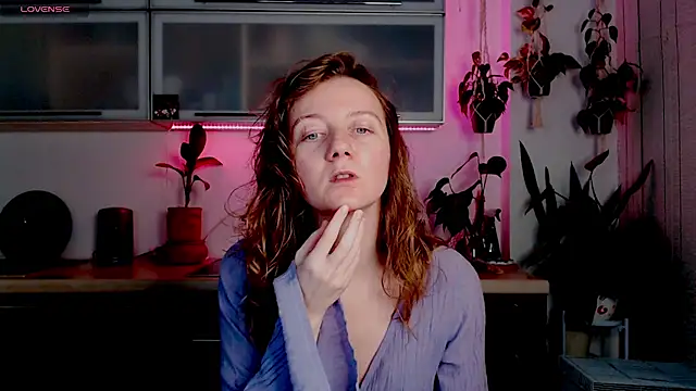 Snapshot of Elly_Helly chatting on 12/16/25, 08:14 Elly Helly online show from 12/16/25, 08:14