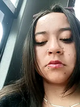 Snapshot of Cristal__04 chatting on 10/19/25, 04:18 Cristal 04 online show from 10/19/25, 04:18