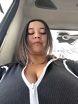 Snapshot of Cristal__04 chatting on 11/12/25, 04:07 Cristal 04 online show from 11/12/25, 04:07