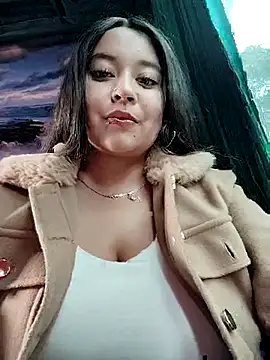 Snapshot of Cristal__04 chatting on 11/16/25, 03:17 Cristal 04 online show from 11/16/25, 03:17