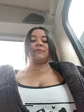 Snapshot of Cristal__04 chatting on 11/19/25, 05:35 Cristal 04 online show from 11/19/25, 05:35