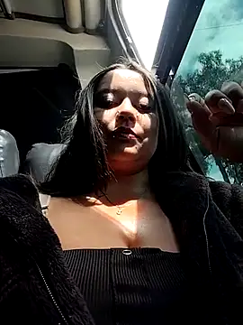 Snapshot of Cristal__04 chatting on 11/21/25, 03:44 Cristal 04 online show from 11/21/25, 03:44