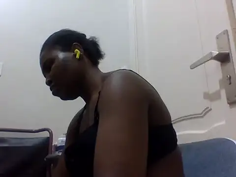 queenzuena online show from 05/20/26, 08:37