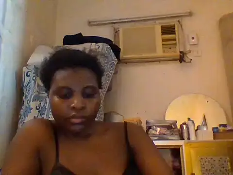 Snapshot of queenzuena chatting on 06/23/26, 01:31 queenzuena online show from 06/23/26, 01:31