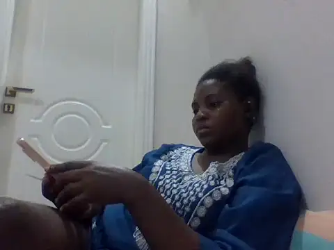 Snapshot of queenzuena chatting on 07/07/26, 07:07 queenzuena online show from 07/07/26, 07:07
