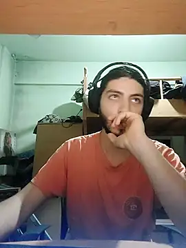 Snapshot of kleineid77 chatting on 11/23/25, 04:29 kleineid77 online show from 11/23/25, 04:29