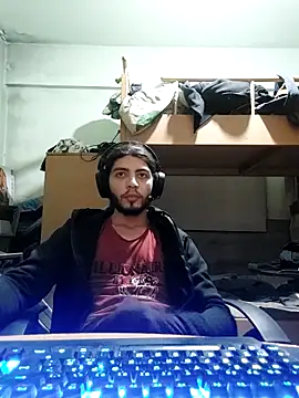 Snapshot of kleineid77 chatting on 11/25/25, 04:18 kleineid77 online show from 11/25/25, 04:18