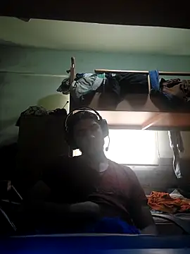 Snapshot of kleineid77 chatting on 11/29/25, 11:13 kleineid77 online show from 11/29/25, 11:13