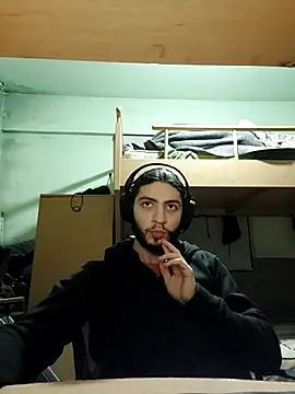 Snapshot of kleineid77 chatting on 12/16/25, 05:51 kleineid77 online show from 12/16/25, 05:51