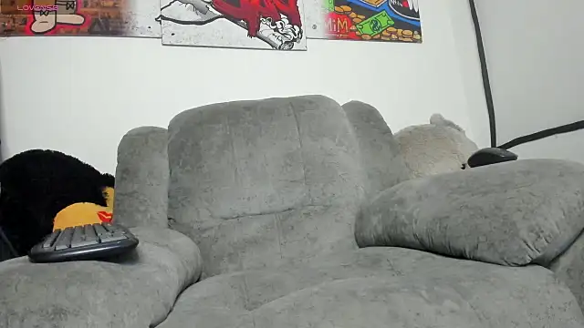 Snapshot of isaaclatino chatting on 09/23/25, 07:00 isaaclatino online show from 09/23/25, 07:00