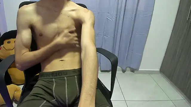 Snapshot of isaaclatino chatting on 10/16/25, 08:43 isaaclatino online show from 10/16/25, 08:43