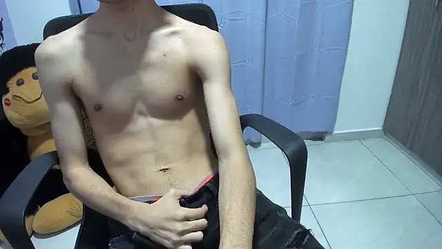 Snapshot of isaaclatino chatting on 10/27/25, 06:06 isaaclatino online show from 10/27/25, 06:06