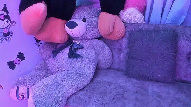 Snapshot of isaaclatino chatting on 11/13/25, 11:58 isaaclatino online show from 11/13/25, 11:58