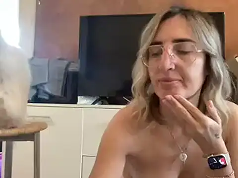 Snapshot of casalinga88 chatting on 02/15/25, 11:17 casalinga88 online show from 02/15/25, 11:17