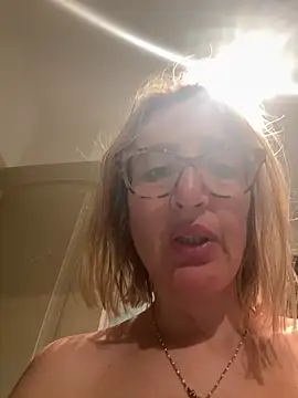 Snapshot of casalinga88 chatting on 03/13/25, 07:39 casalinga88 online show from 03/13/25, 07:39