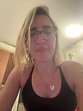 Snapshot of casalinga88 chatting on 03/14/25, 05:57 casalinga88 online show from 03/14/25, 05:57