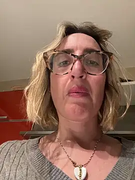 Snapshot of casalinga88 chatting on 03/19/25, 06:23 casalinga88 online show from 03/19/25, 06:23