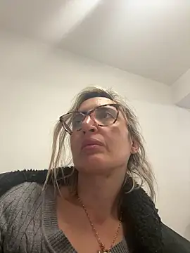 Snapshot of casalinga88 chatting on 03/20/25, 04:42 casalinga88 online show from 03/20/25, 04:42