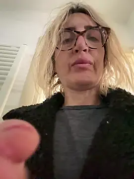 Snapshot of casalinga88 chatting on 03/22/25, 11:11 casalinga88 online show from 03/22/25, 11:11