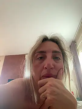 Snapshot of casalinga88 chatting on 03/23/25, 08:04 casalinga88 online show from 03/23/25, 08:04