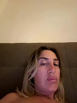 Snapshot of casalinga88 chatting on 10/24/25, 05:37 casalinga88 online show from 10/24/25, 05:37