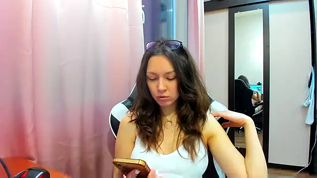 Adela Vetta online show from 01/13/25, 01:49