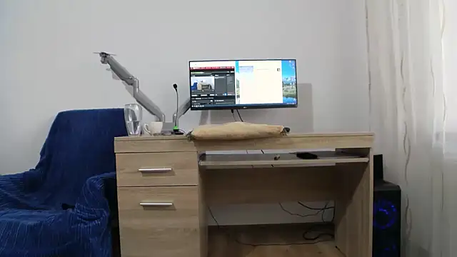 Snapshot of KarlyGray10 chatting on 03/05/25, 05:40 KarlyGray10 online show from 03/05/25, 05:40