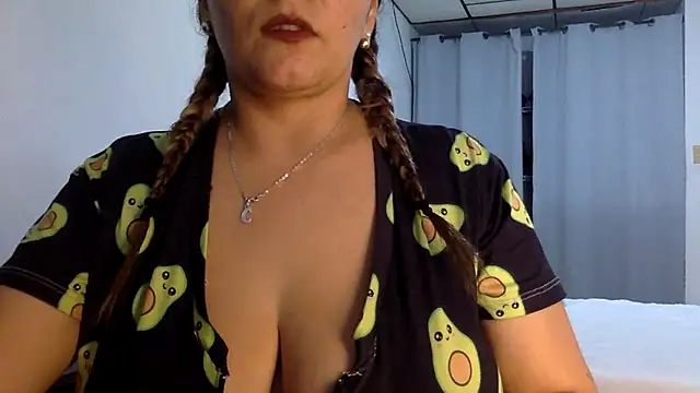 Snapshot of tara_rios chatting on 01/17/26, 11:08 tara rios online show from 01/17/26, 11:08