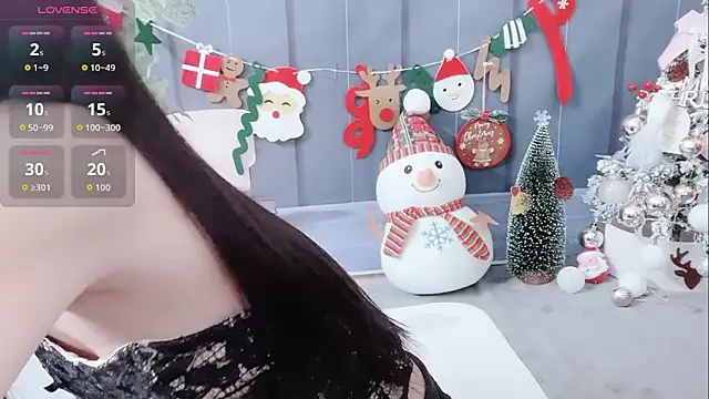 Snapshot of Sarah-ery chatting on 11/25/25, 01:16 Sarah-ery online show from 11/25/25, 01:16