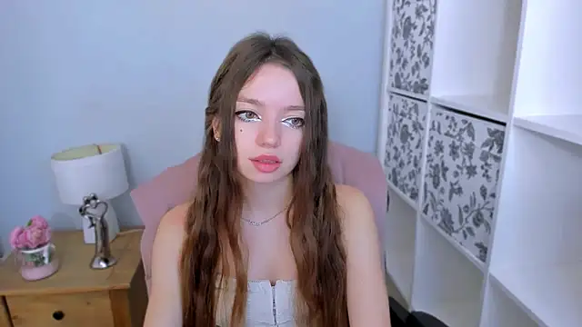 GraceLips online show from 10/13/25, 05:40