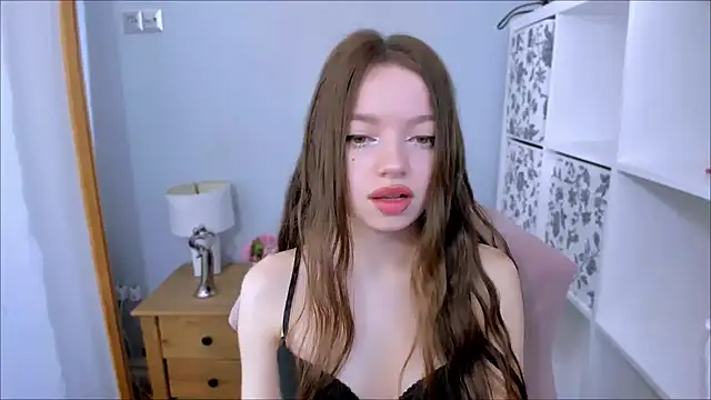 GraceLips online show from 12/20/25, 06:42