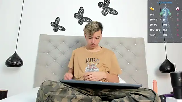Snapshot of bunny_maxi chatting on 12/20/24, 12:27 bunny maxi online show from 12/20/24, 12:27
