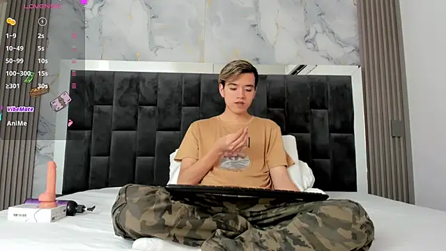 Snapshot of bunny_maxi chatting on 01/25/25, 12:26 bunny maxi online show from 01/25/25, 12:26