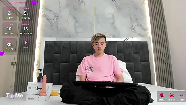 Snapshot of bunny_maxi chatting on 02/09/25, 12:30 bunny maxi online show from 02/09/25, 12:30