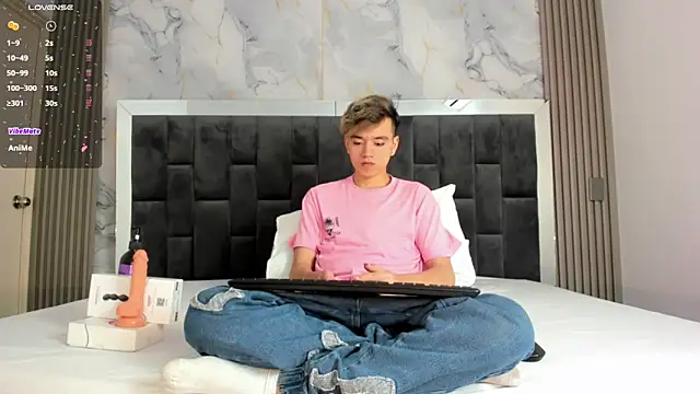 Snapshot of bunny_maxi chatting on 02/14/25, 01:08 bunny maxi online show from 02/14/25, 01:08